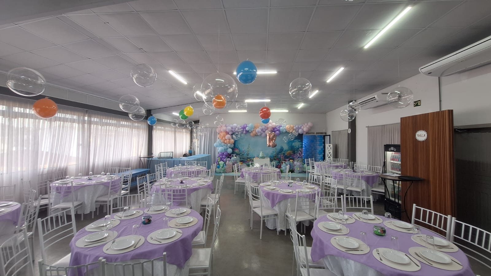 Salão Disney decorado com tema fundo do mar